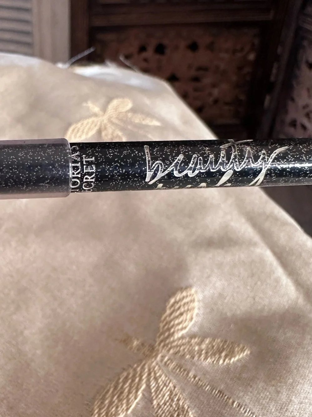 Victoria's Secret Beauty Rush Gilded Glow Eye Liner Pencil In Black Magic.